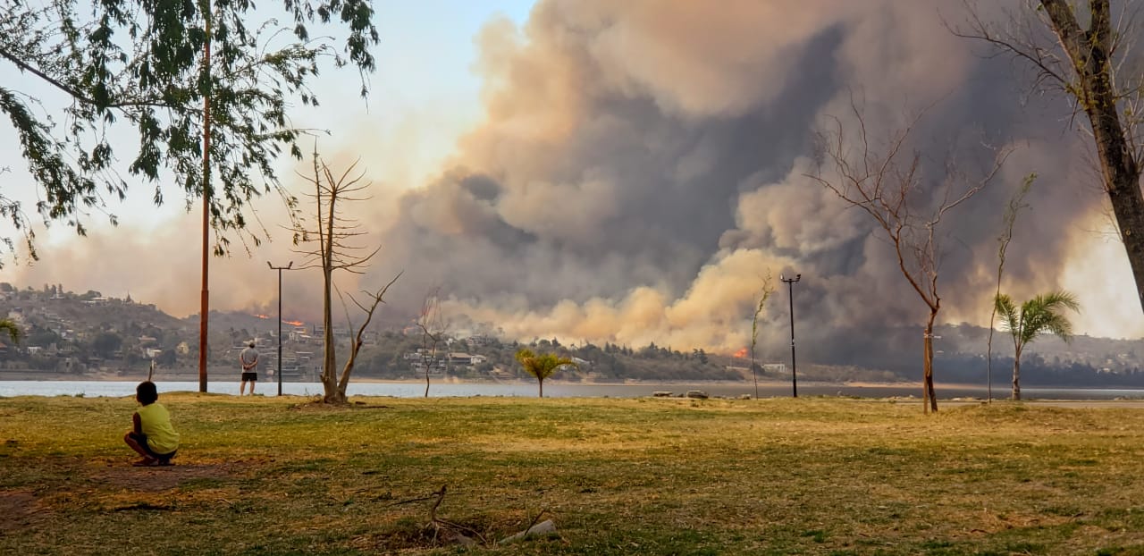 El fuego con vista desde Carlos Paz.