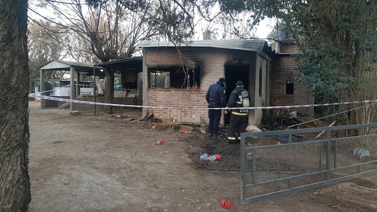 El fuego consumió la casa en pocos minutos y se llevó la vida de las dos mujeres. Foto: Daniela Abrudsky / ElDoce.tv.