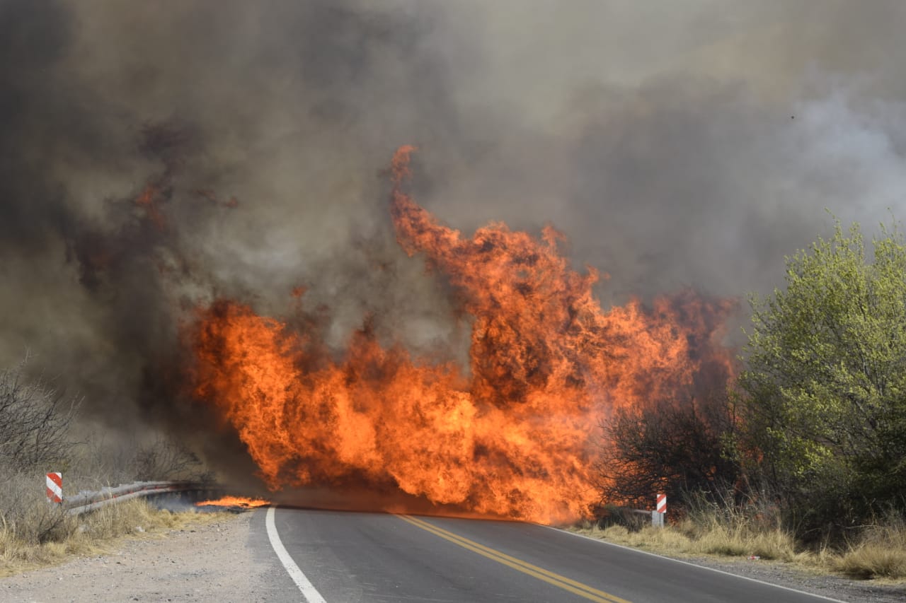 El fuego en Capilla del Monte.