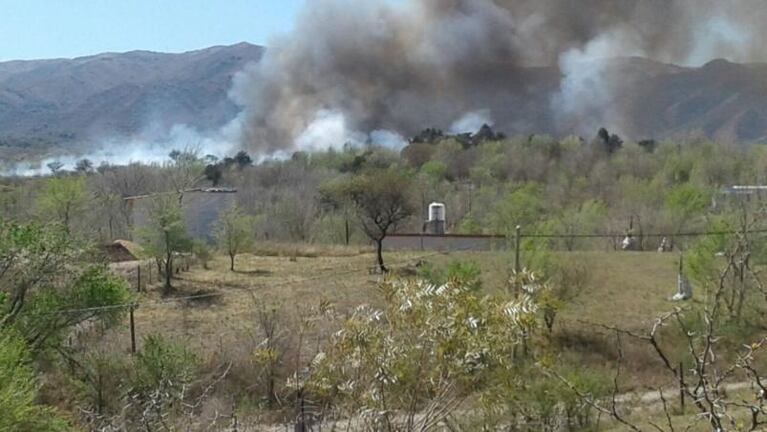 El fuego en Cosquín no da tregua: al menos 50 evacuados