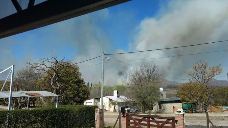 El fuego en Cosquín no da tregua: al menos 50 evacuados