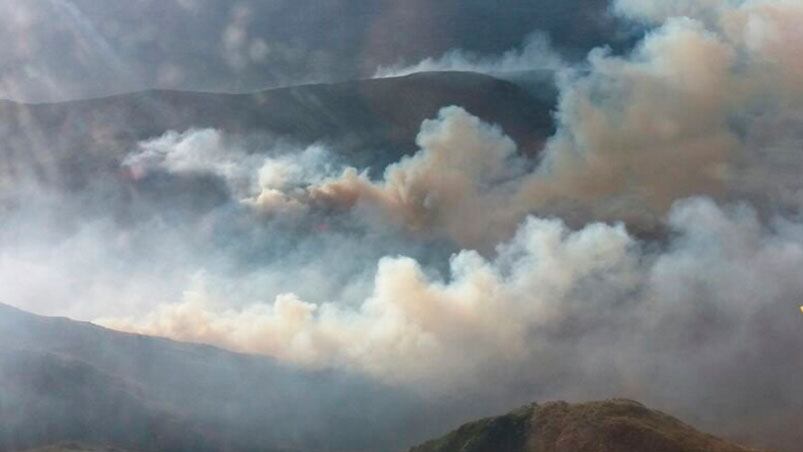 El fuego en las sierras cordobesas no da tregua.