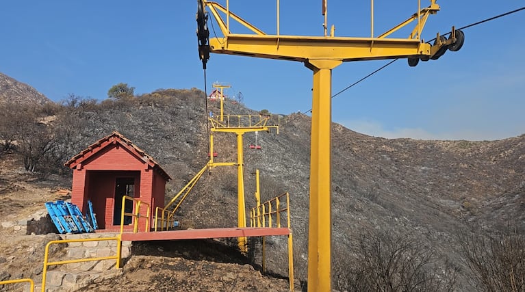 El fuego llegó a las Aerosillas de Los Cocos.