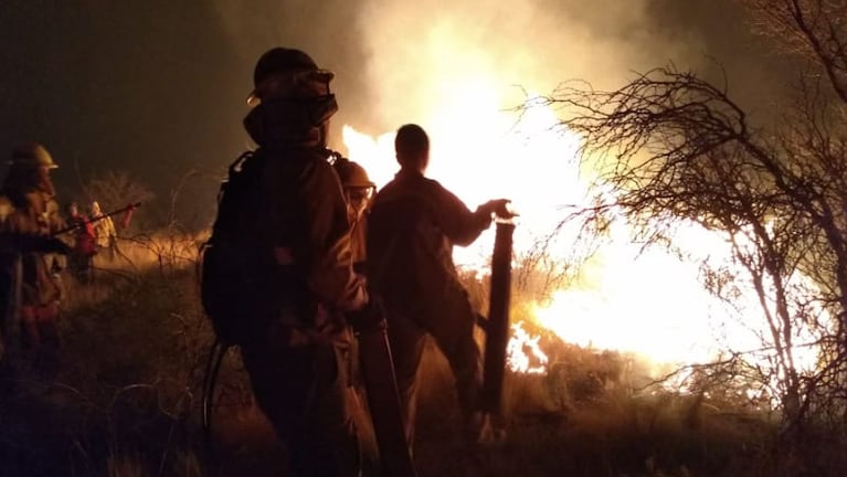 El fuego obligó a evacuar a los pobladores de Las Palmas. 