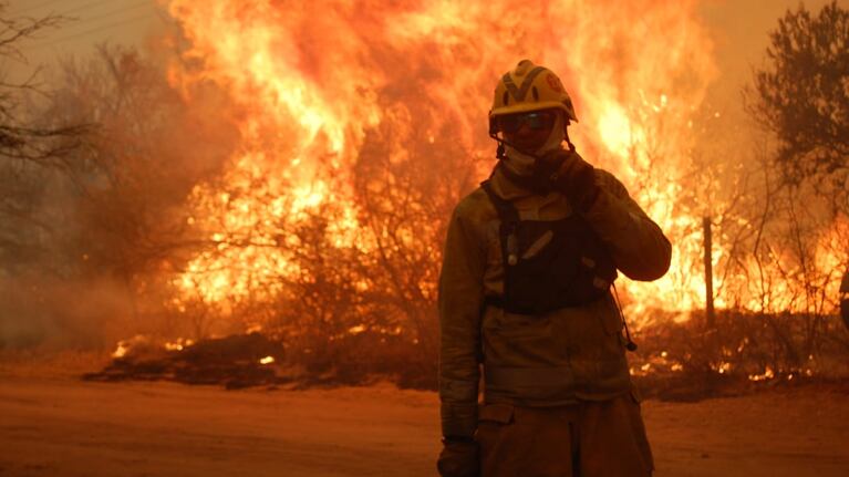 El fuego sigue descontrolado en varios puntos de las sierras de Córdoba.