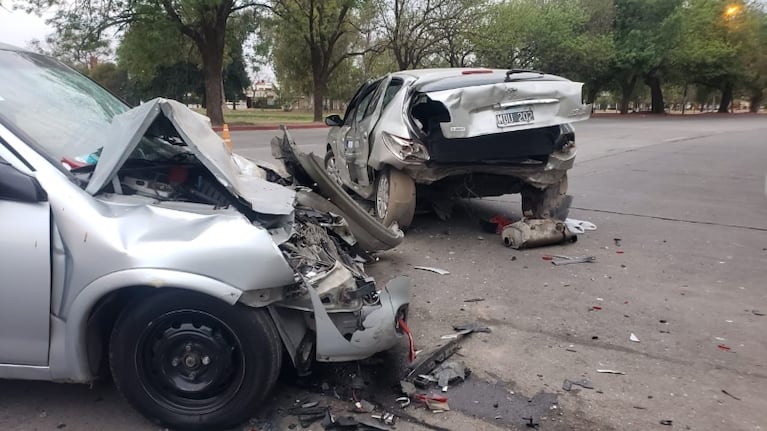 El fuerte impacto se produjo sobre la Av. Nores Martínez. / Foto: El Doce.