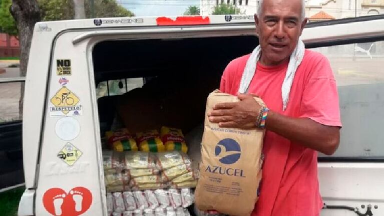 El fundador de la organización pide ayuda para poder llevar los alimentos. Foto: El Puntal