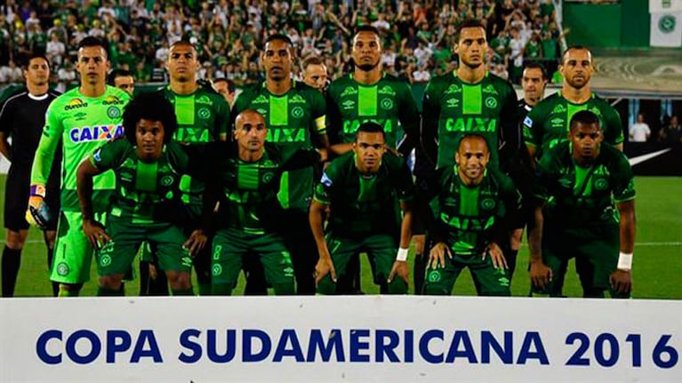 El fútbol del mundo, solidario con el equipo de la tragedia.