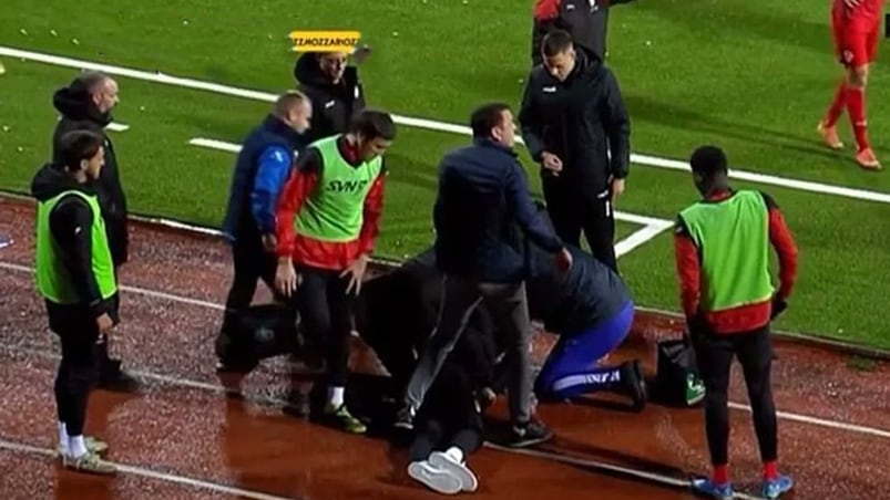 El fútbol europeo llora la muerte repentina de Mladen Zizovic tras descompensarse en pleno partido de la liga de Serbia.