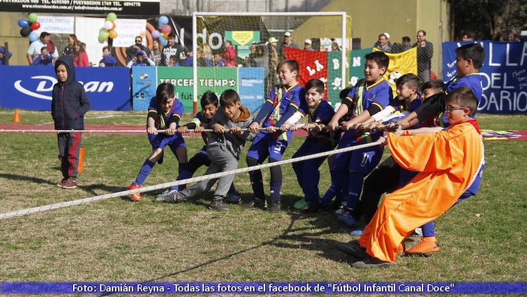 El Fútbol Infantil celebró el Día del Niño con shows y solidaridad.