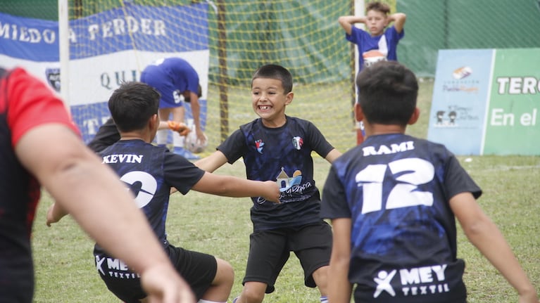 El Fútbol Infantil, entre goles, sonrisas y felicidad. Fotos: Damián Reyna.