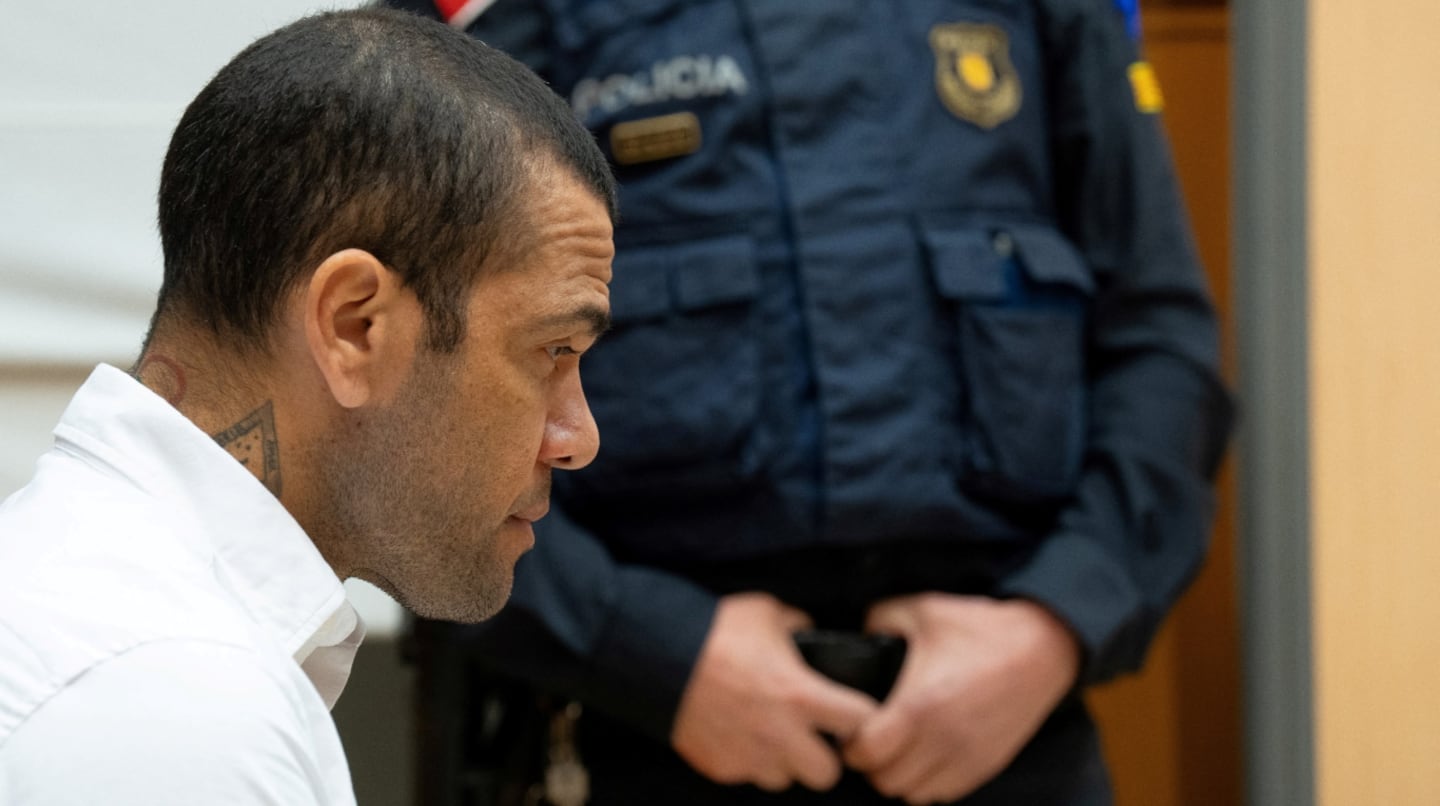 el-futbolista-brasileno-sentado-durante-el-juicio-por-agresion-sexual-D3XFNLEJBNCGPOCWLRQJOOAGUE