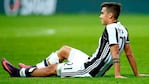 El gesto de decepción de Dybala tras la lesión. 