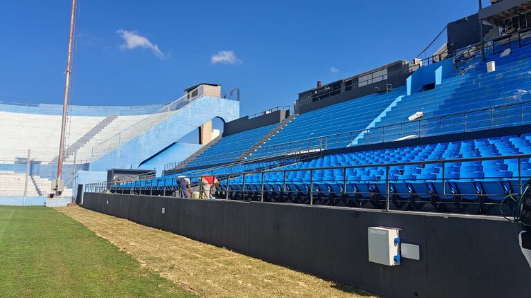 El Gigante de Alberdi cuenta con nueva tribuna. Fotos: Juan Pablo Lavisse/ElDoce.