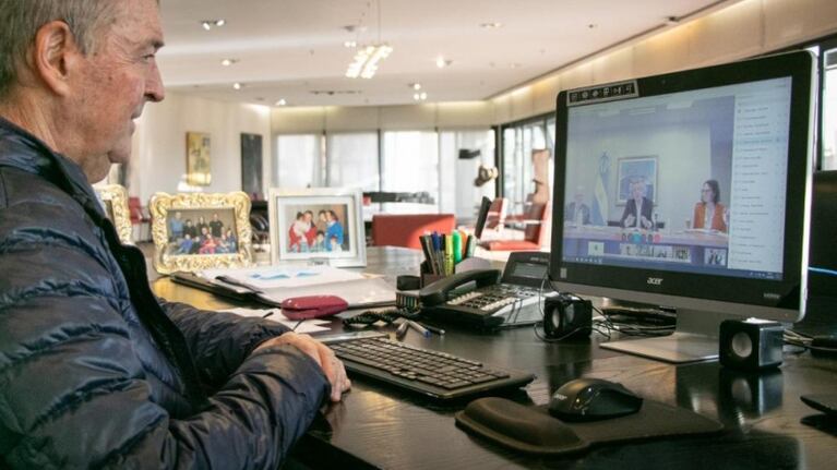 El gobernador en teleconferencia con Fernández.