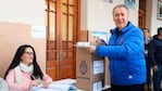 El gobernador Juan Schiaretti votó en un Instituto de barrio Valle Escondido.