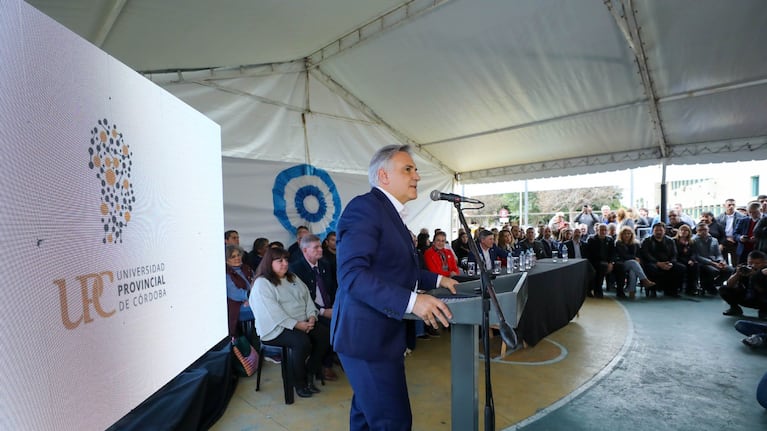 El gobernador Llaryora anunció la sede de la Universidad Provincial para barrio Villa El Libertador.