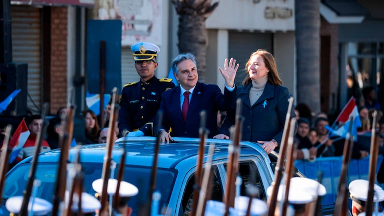El gobernador Llaryora en el acto por el Día de la Bandera.