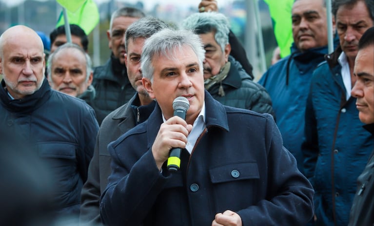El gobernador Llaryora en la inauguración de las nuevas playas del Kempes.