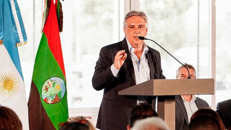 El gobernador Llaryora inauguró el ciclo lectivo 2026 en San Pedro.