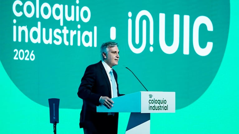El gobernador Martín Llaryora en el Coloquio de la UIC.