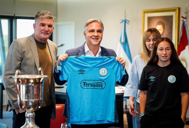 El gobernador Martín Llaryora recibió a Las Piratas, campeonas del Clausura femenino.