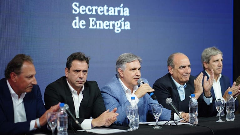 El gobernador Martín Llaryora y los ministros nacionales Francos y Caputo encabezaron el acto oficial en la localidad de La Carlota.