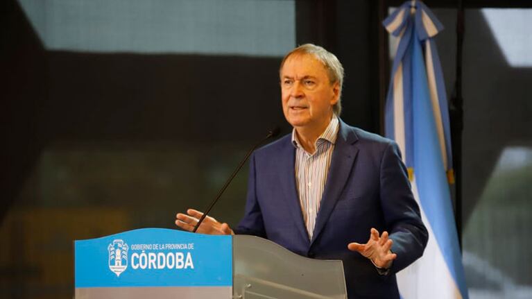 El gobernador Schiaretti confirmó flexibilizaciones para el sector gastronómico, doméstico y otros oficios.