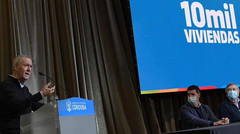 El gobernador Schiaretti firmó los convenios con municipios.