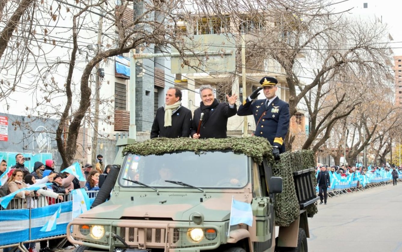 El gobernador se trasladó hasta Río Cuarto para participar del desfile.