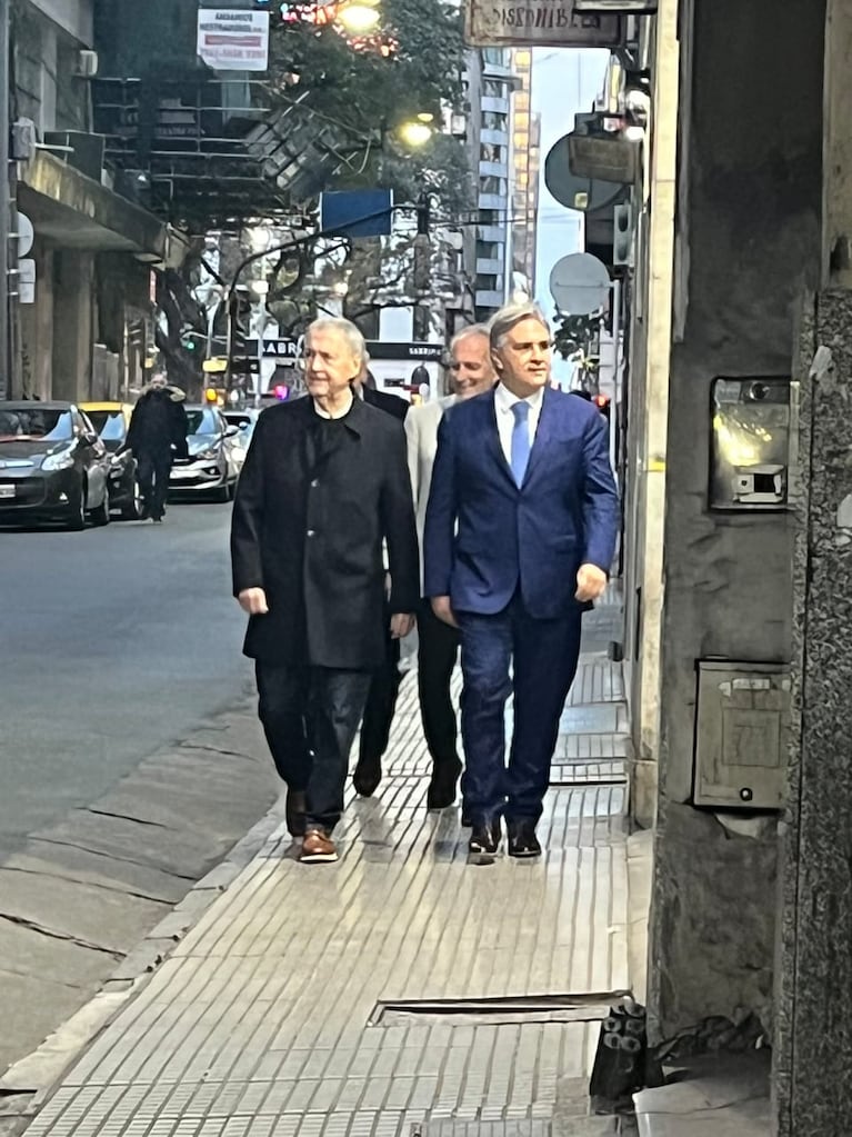 El gobernador y el ex gobernador de Córdoba presentes en la reunión.