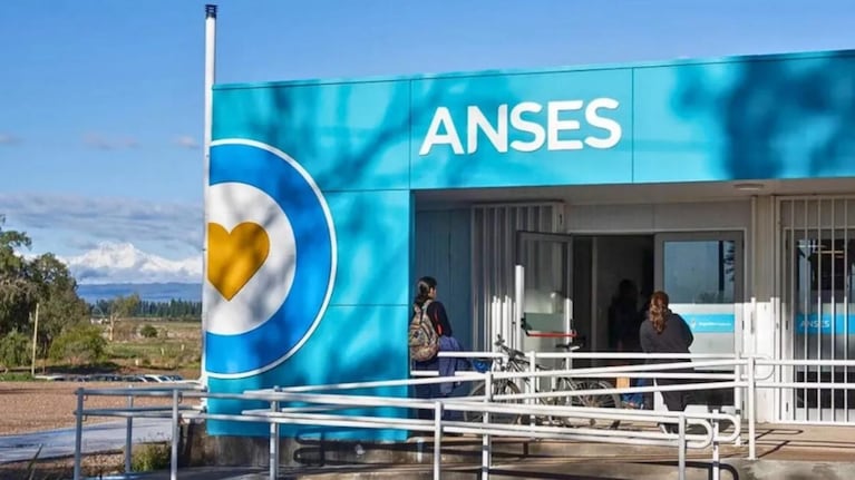 El Gobierno busca eliminar los aumentos automáticos de la AUH y asignaciones familiares.