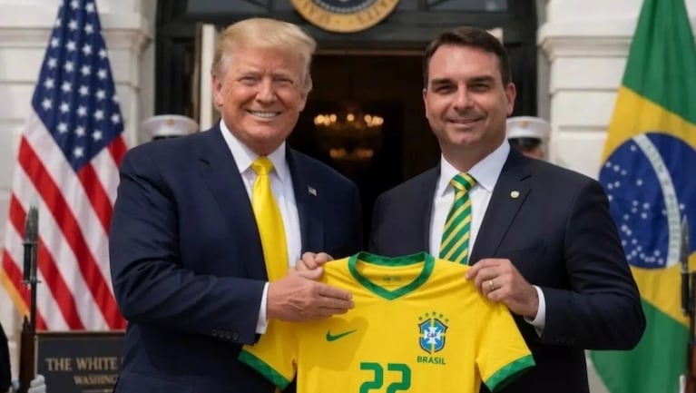 El Gobierno confirmó que Flávio Bolsonaro voló de madrugada desde Argentina hacia Ecuador