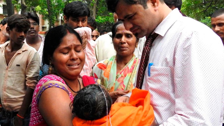 El gobierno de la India atribuyó las muertes de los niños a la encefalitis.
