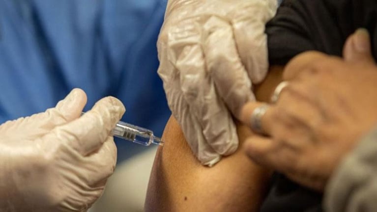 El Gobierno habilitó la compra de vacunas de Pfizer y de otros laboratorios estadounidenses 