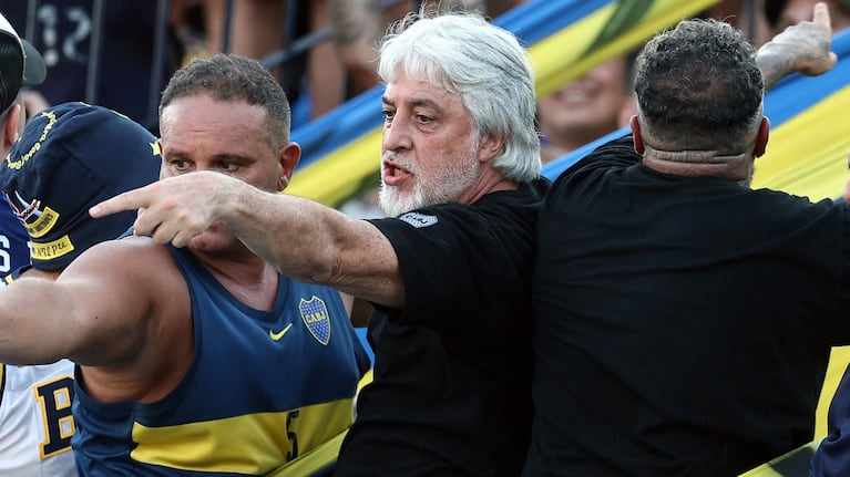 El Gobierno les prohibió el ingreso a las canchas a Rafael Di Zeo y a otros 57 barras de de Boca por tiempo indeterminado. (Foto: AFP).