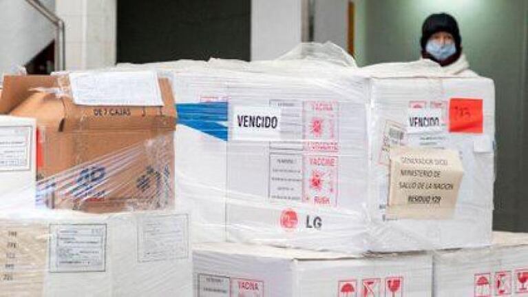 El Gobierno nacional denuncia que encontraron 4 millones de vacunas vencidas