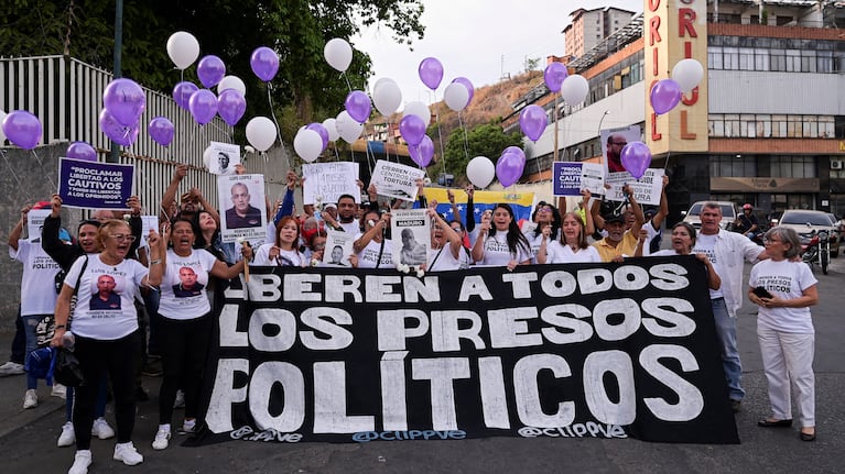El gobierno venezolano informó que liberará presos políticos.
