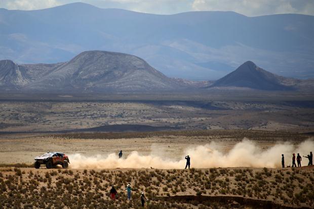 El gran Sebastien Loeb sigue como líder. Foto: EFE.