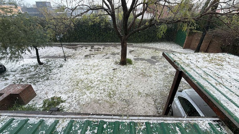 El granizo afectó a la zona noroeste de la ciudad de Córdoba. (Foto: Gunther Burgueño)