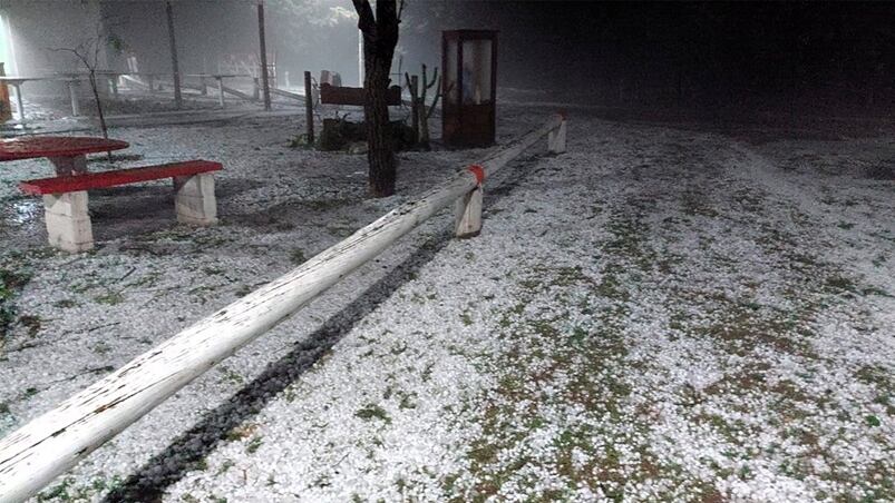 El granizo afectó a la zona rural de Ucacha. Foto: FM Vox.