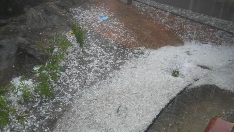 El granizo azotó las sierras y se mantiene un alerta