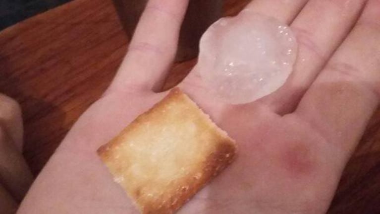 El granizo sorprendió a la localidad de Oncativo. Foto: Eugenia Lorenzatti.