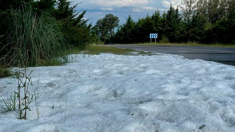 El granizo sorprendió a los turistas en las sierras pero el calor no afloja