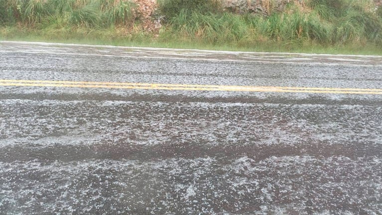 El granizo sorprendió en el camino de las Altas Cumbres.