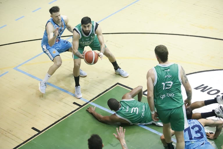 El Griego le ganó a Racing de Chivilcoy y selló su regreso a Primera.