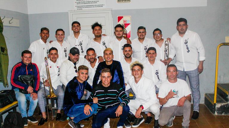 El grupo tuvo su primer baile en la Fiesta del Estudiante en Bomberos de San Francisco.