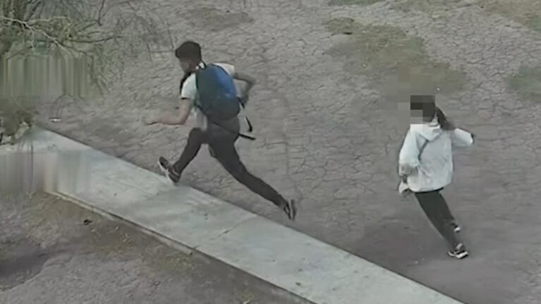 El hecho de violencia quedó filmado por las cámaras de la Policía.
