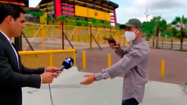 El hecho delictivo ocurrió en la puerta del estadio Monumental en Guayaquil, Ecuador. (Captura de video)
