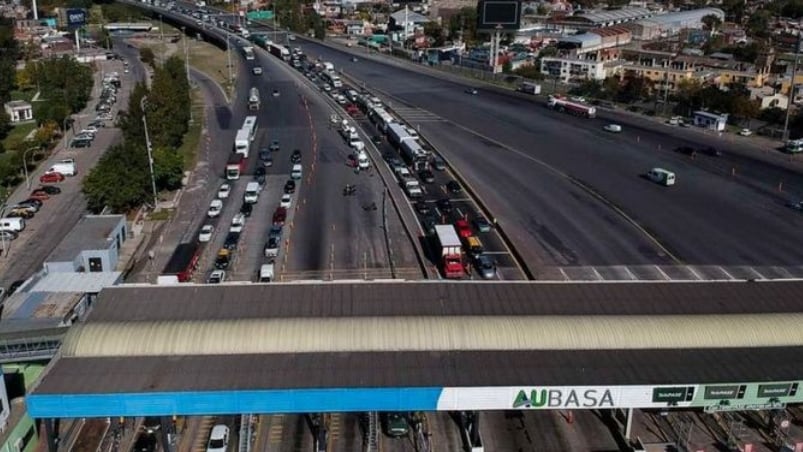 El hecho generó demoras en el tránsito y un roce entre dos vehículos. 